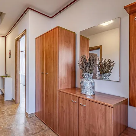 2 Bedroom Awesome In פולה