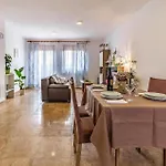 Appartement 2 Bedroom Beautiful In Pula