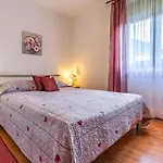 2 Bedroom Awesome Apartment In Pula 아파트 풀라