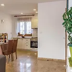 2 Bedroom Awesome In *