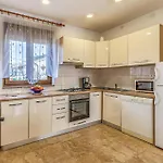 2 Bedroom Awesome In Pula
