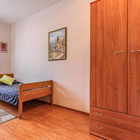 Appartement 2 Bedroom Beautiful In *