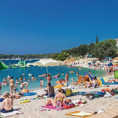 Appartement 2 Bedroom Beautiful In Pula